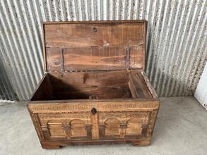 Antique style Chest in Wood oak