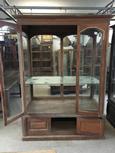 Antique style Antique display case in Wood and glass