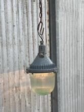 Grijze bol lamp Industrieel stijl in Ribbelglas en metaal,