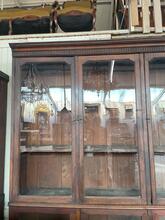 Winkelkast Antiek stijl in hout en glas, Europa 20e eeuws