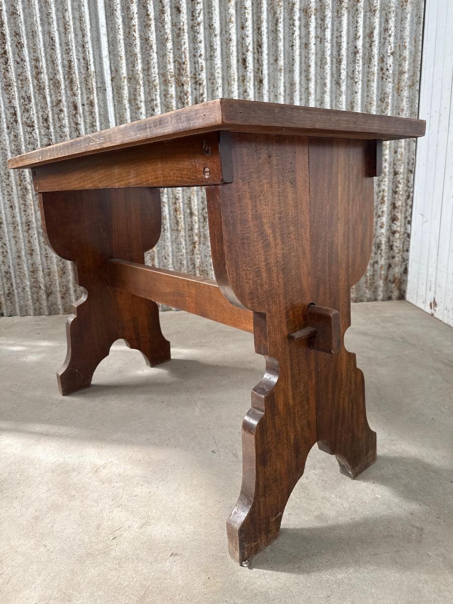 9 x Table 