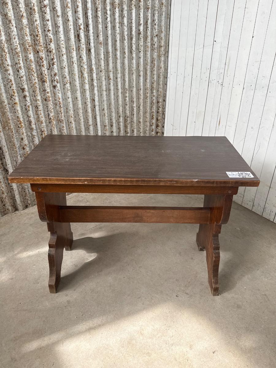 9 x Table 