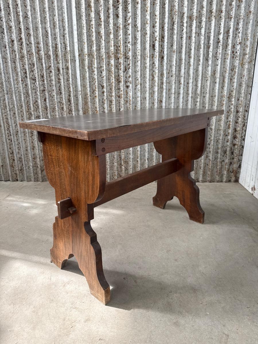 9 x Table 