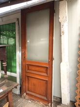 Antieke deur met glas Antiek stijl in Hout en glas,
