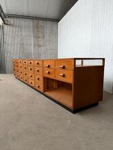 Gigantische toonbank met glas  Antiek stijl in hout en glas, europa