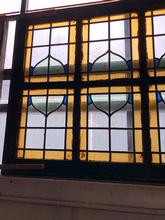 Antiek glas in lood raam Antiek stijl in Hout en glas,