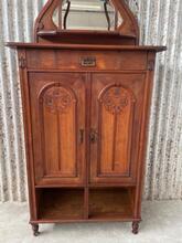 Kast Antiek stijl in Hout en glas ,