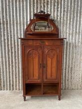 Kast Antiek stijl in Hout en glas ,