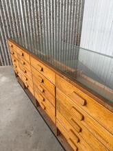 Toonbank  Antiek stijl in hout en glas, Europa