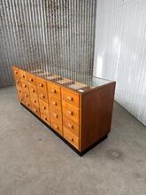 Toonbank Antiek stijl in hout en glas, Europa
