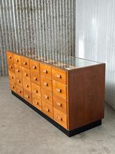 Toonbank Antiek stijl in hout en glas, Europa