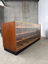 Toonbank Antiek stijl in hout en glas, Europa