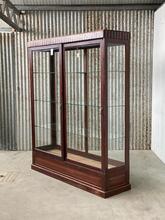 Vitrinekast Antiek stijl in hout en glas, Sri-Lanka 20e eeuws