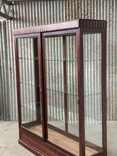 Vitrinekast Antiek stijl in hout en glas, Sri-Lanka 20e eeuws
