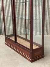 Vitrinekast Antiek stijl in hout en glas, Sri-Lanka 20e eeuws