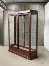 Vitrinekast Antiek stijl in hout en glas, Sri-Lanka 20e eeuws