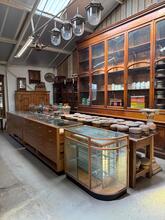 Winkelkast Antiek stijl in Hout en glas ,