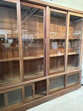 Winkelkast  Antiek stijl in hout en glas, Europa