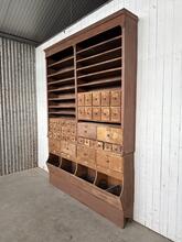 Winkelkast Antiek  stijl in hout, Europa 20e eeuws