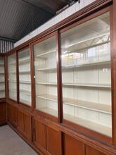 Winkelkast Antiek  stijl in eikenhout en glas, Europa  20e eeuws