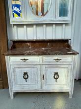 Antieke commode Antiek stijl in hout en steen,