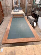 Eettafel Antiek stijl in hout en leer , Europa