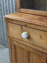 Grenen kast  Antiek stijl in hout, Europa