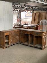 Antieke hoek toonbank met glazen balie, Frankrijk 1900