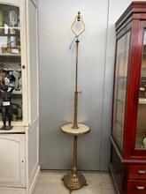 Antieke lamp Antiek stijl in ijzer en marmer,