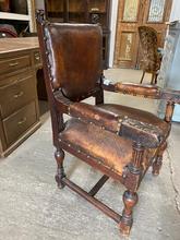 Antieke stoel Antiek stijl in Hout en leer,