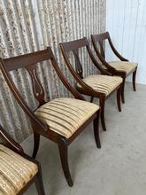 Antieke stoelen Antiek stijl in hout en stof,