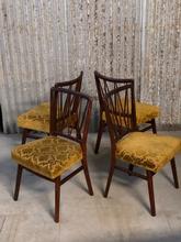 Antieke stoelen geel Antiek stijl in Hout en stof,
