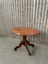 Antieke tafel Antiek stijl in hout,