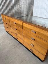 Toonbank Antiek stijl in hout en glas, Europa