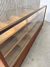 Toonbank Antiek stijl in hout en glas, Europa