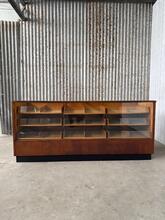 Toonbank Antiek stijl in hout en glas, Europa