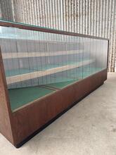 Toonbank Antiek stijl in hout en glas, Europa