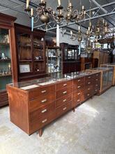 Toonbank  Antiek stijl in wood and glass, Europa