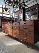 Toonbank  Antiek stijl in wood and glass, Europa