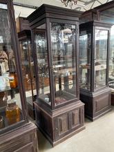 Antieke vitrinekast Antiek stijl in hout en glas,