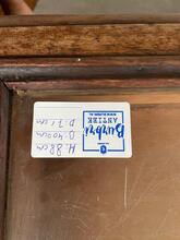 Antieke winkel toonbank met laden en glas