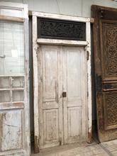 Antieke witte deuren Antiek stijl in Hout en ijzer,