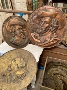 Antique style Antique bronze plates in bronze