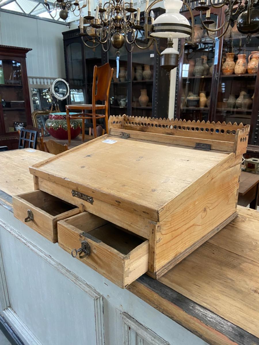 Antique Antique cashier