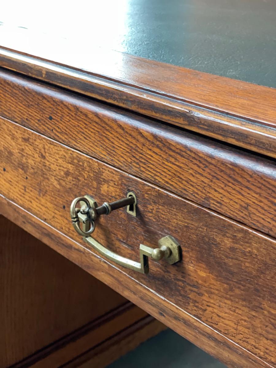Antique Antique partnerdesk