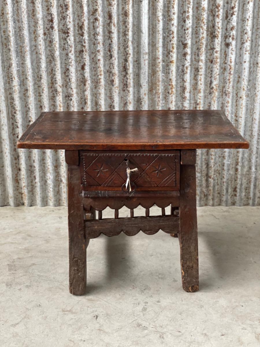 Antique Antique table