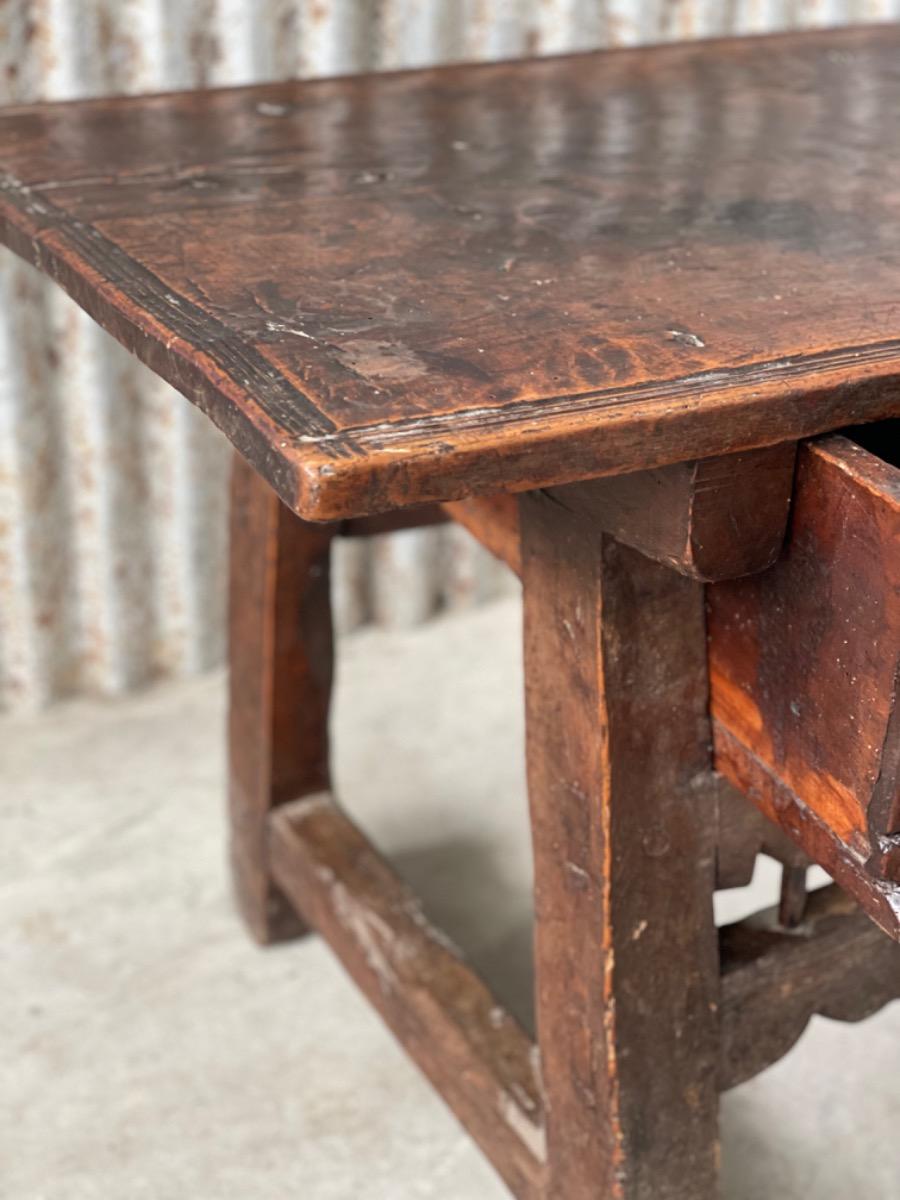 Antique Antique table