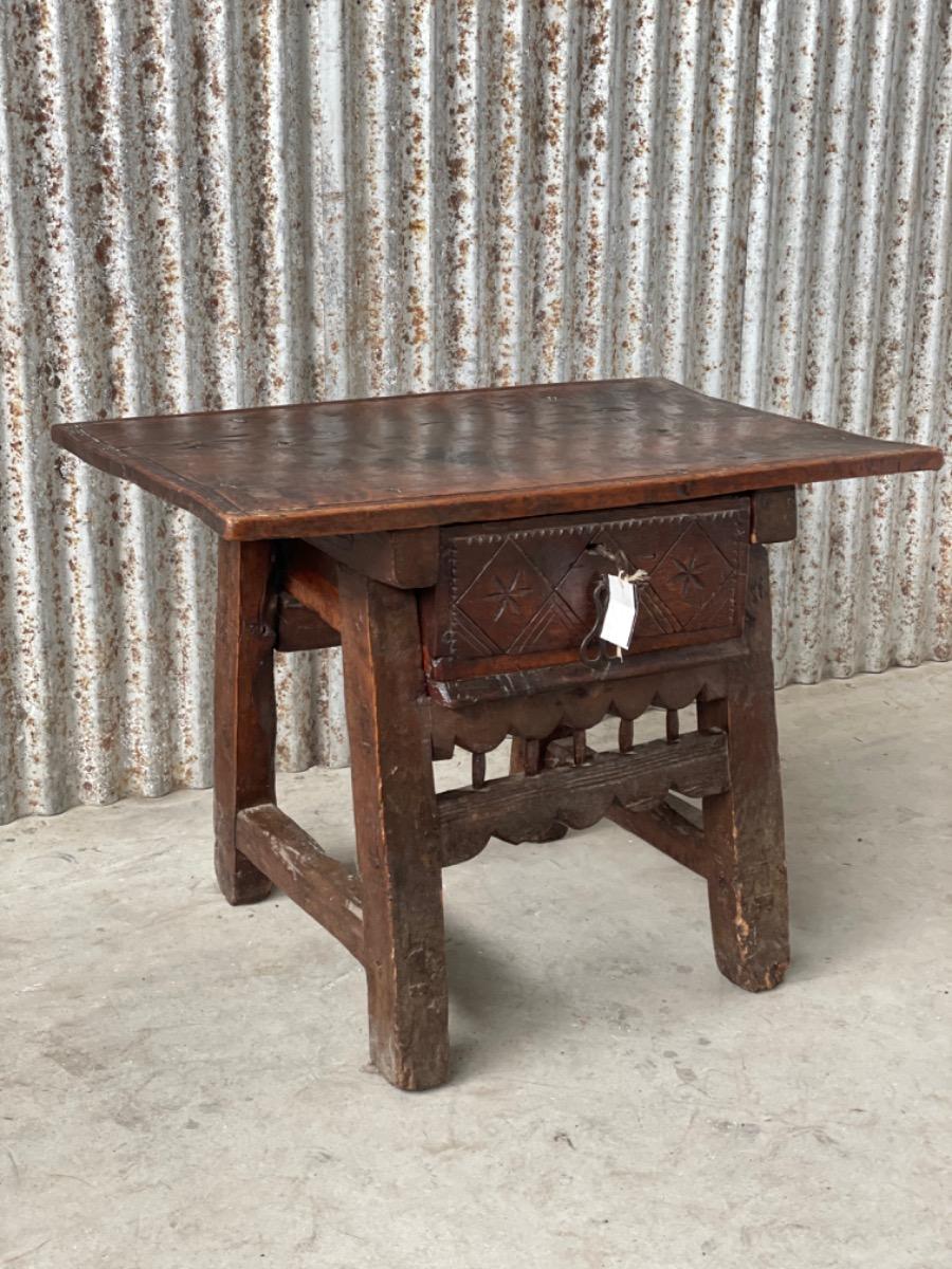 Antique Antique table
