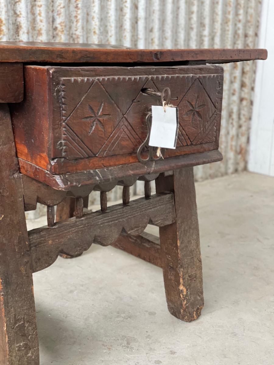 Antique Antique table