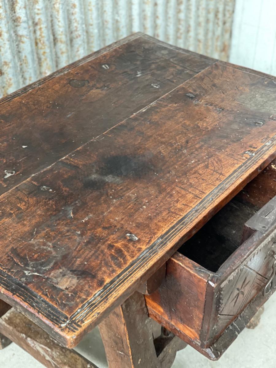 Antique Antique table
